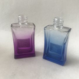 Porcellana Spruzzo di vetro dipinto delle bottiglie di profumo di pendenza di colore 50ml con il coperchio a vite fornitore